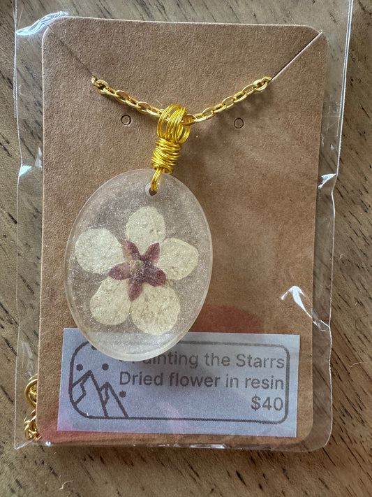 Large flower in oval shaped gold mica resin